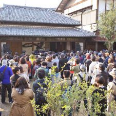 歴史を感じさせてくれる街を舞台にした街フェス＝結いのおと。今年は２日間に拡大して開催。