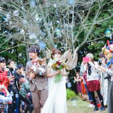 夜通し踊れるフェス型の結婚式も！ 自由度MAXな「アウトドアウェディング」の魅力