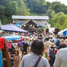 行政と市民が作り上げるの無料フェス、三条楽音祭。新潟の自然豊かな森の公園で開催。