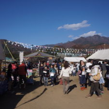 勤労感謝の日（新嘗祭）に開催される山梨の地元農民による農民ダイナマイトいうフリーフェス。