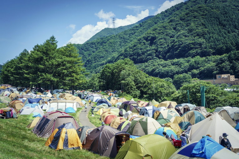 ２万人が利用！ フジロックの巨大テントビレッジ滞在ハウツー キャンプ編（前編）